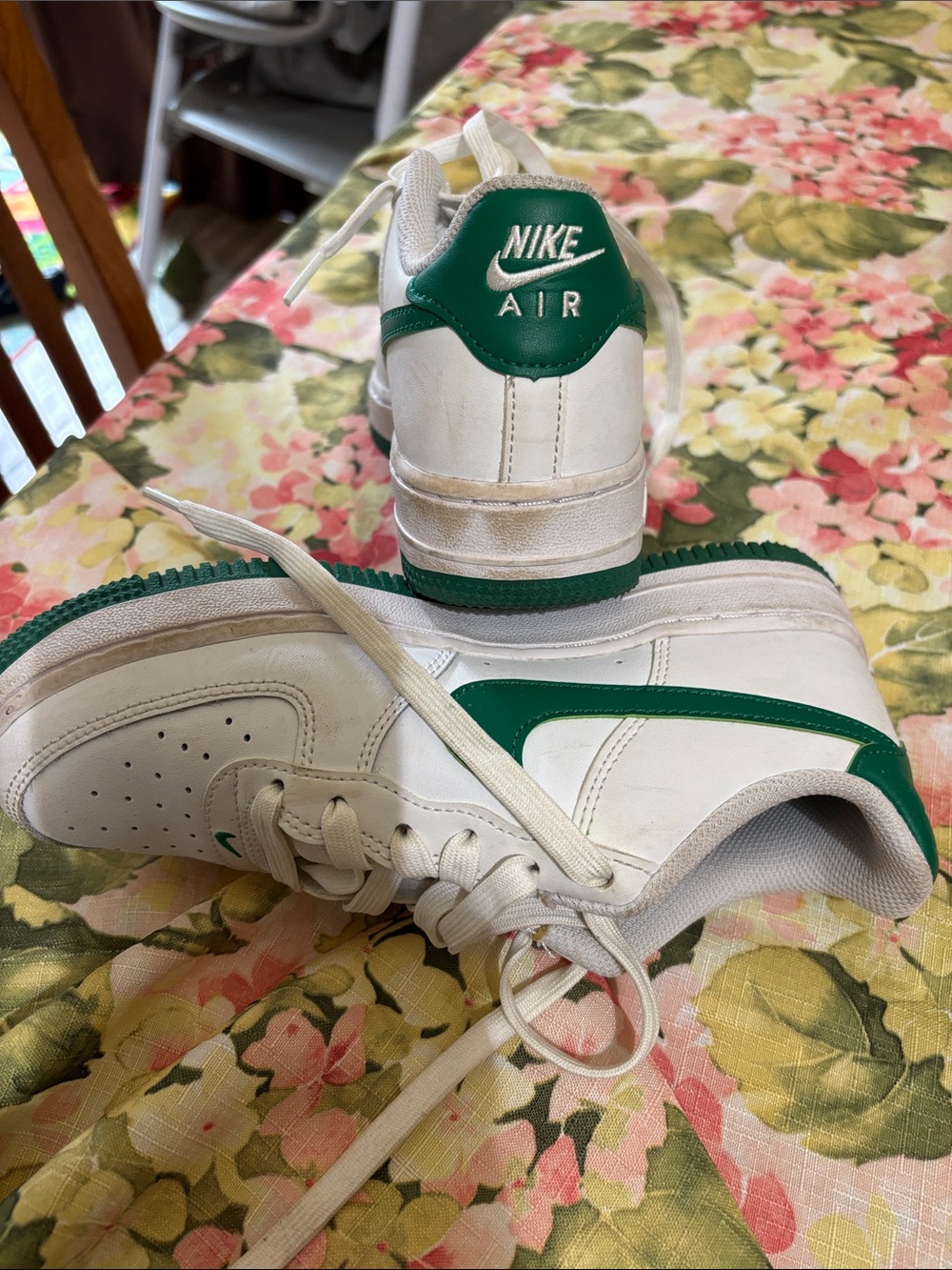 Nike AiR Kids White and Green Low-Top Sneakers